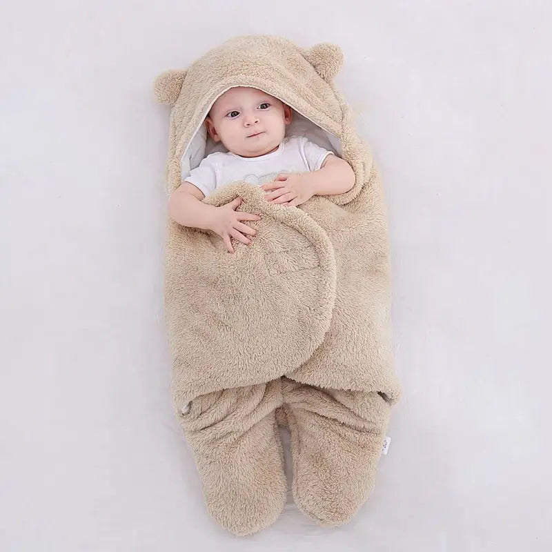KuschelBär – Plüsch-Strampler für den Winter 🐻❄️