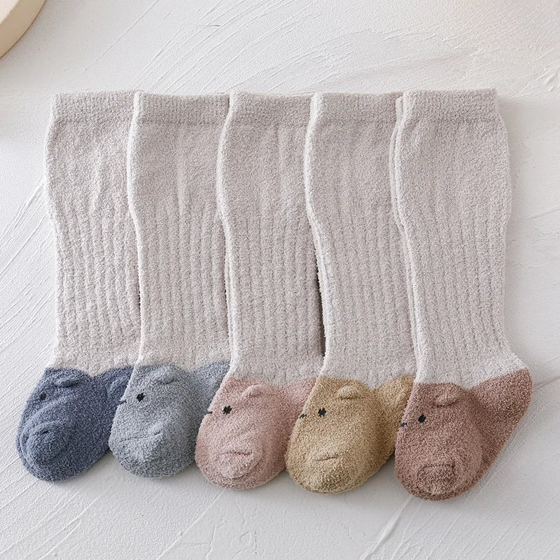 KuschelKnie – Kniestrümpfe aus Korallenfleece für Babys 🧦❄️