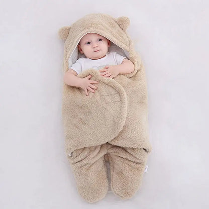 KuschelBär – Plüsch-Strampler für den Winter 🐻❄️