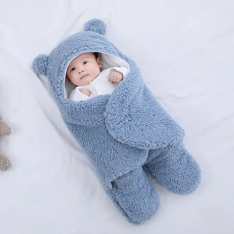 KuschelBär – Plüsch-Strampler für den Winter 🐻❄️
