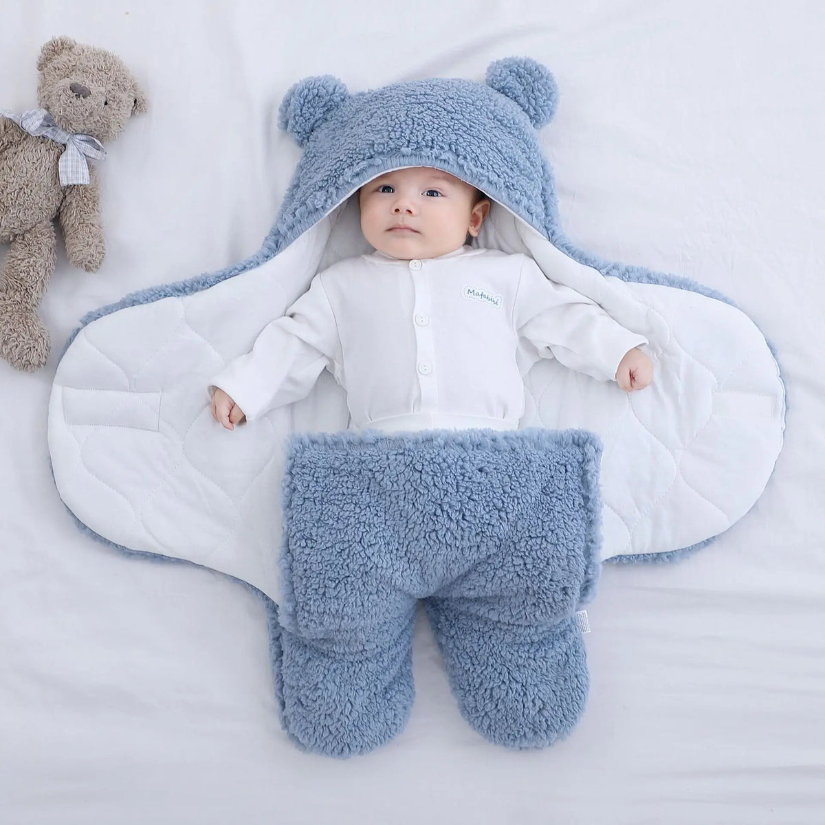 KuschelBär – Plüsch-Strampler für den Winter 🐻❄️