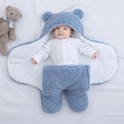 KuschelBär – Plüsch-Strampler für den Winter 🐻❄️
