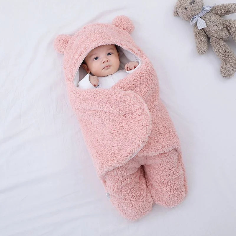 KuschelBär – Plüsch-Strampler für den Winter 🐻❄️