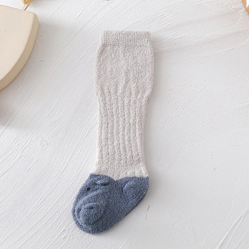 KuschelKnie – Kniestrümpfe aus Korallenfleece für Babys 🧦❄️