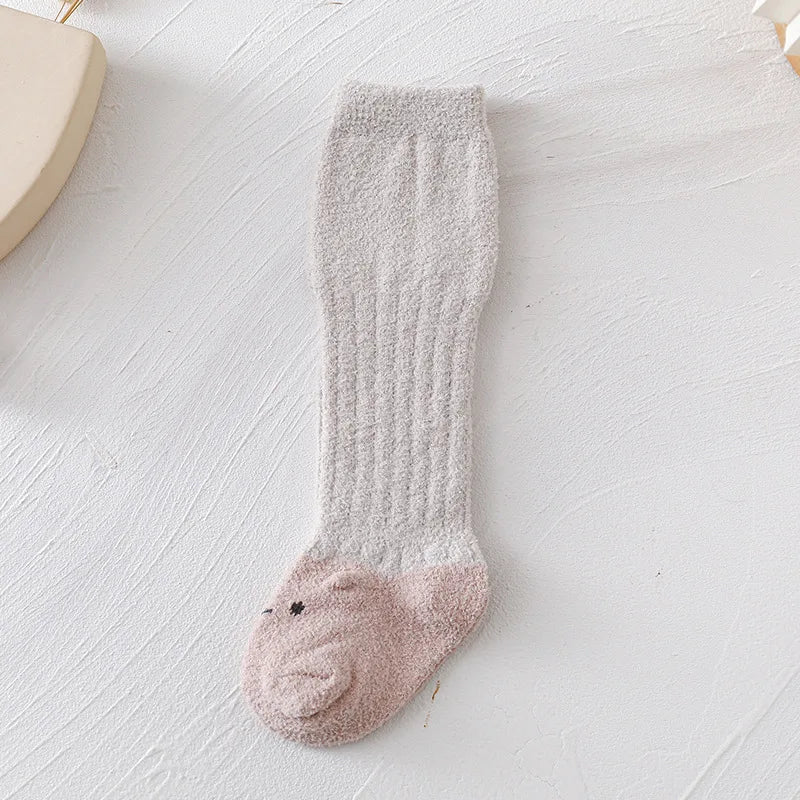 KuschelKnie – Kniestrümpfe aus Korallenfleece für Babys 🧦❄️