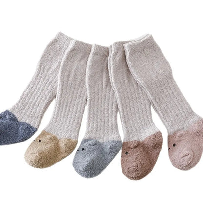 KuschelKnie – Kniestrümpfe aus Korallenfleece für Babys 🧦❄️