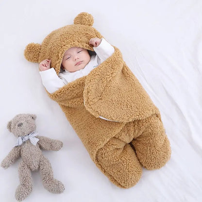 KuschelBär – Plüsch-Strampler für den Winter 🐻❄️