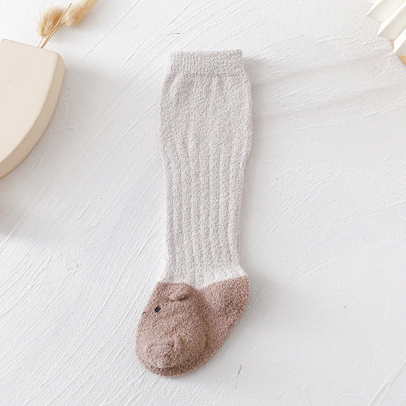 KuschelKnie – Kniestrümpfe aus Korallenfleece für Babys 🧦❄️